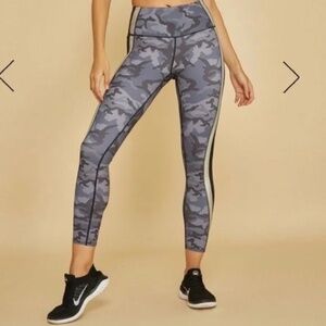 Veronica Beard X Bandier Ronda Leggings Blue Camo Print. Size Small